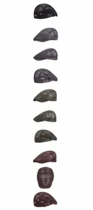 Vue détaillée de bérets en maille respirante avec boucles métalliques réglables en quatre couleurs