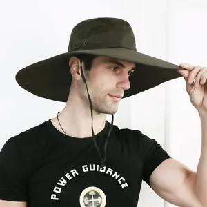 Cappello safari verde militare a tesa larga con fori traspiranti e sottogola