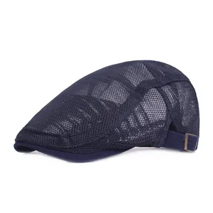 Détails de la casquette plate bleu marine respirante avec boucle en métal réglable
