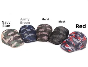 Detailansicht von fünf Camouflage-Netzkappen in Khaki, Marine, Grün, Schwarz und Rot