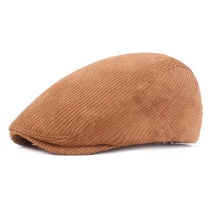 Klassieke bruine corduroy platte pet voor heren met vintage ivy stijl textuur