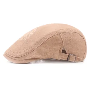 Classico berretto newsboy marrone chiaro per uomo e donna con fibbia in metallo regolabile