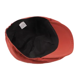 Casquette gavroche rétro rouge en coton avec élastique et doublure noire