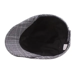 Classic grey plaid ivy cap made of 35% cotton and 65% polyester with inner lining detail