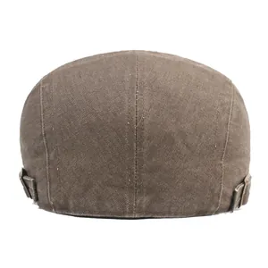 Close-up of the metal adjustment buckle and washed canvas texture on a retro ivy cap