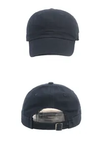 Détails de la boucle métallique réglable et du tissu en sergé bleu de la casquette