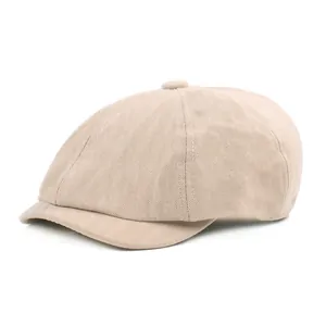 Détail du tissu à chevrons et des coutures sur un bonnet octogonal beige rétro