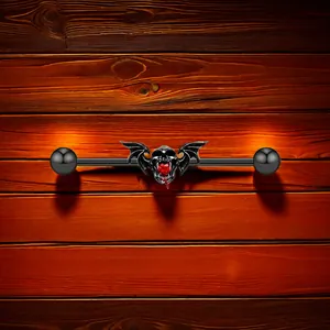 Piercing industriel gothique avec crâne noir à ailes de chauve-souris et gemme cœur rouge