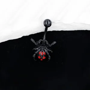 Gros plan piercing nombril araignée noire gothique avec détails laqués rouges