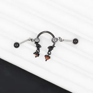 Detail von Gothic-Fledermausflügel Hufeisenring mit orangefarbenem Herz-Zirkonia in Gunblack