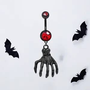Piercing nombril gothique noir avec pendentif main de squelette et zircons rouges éclatants