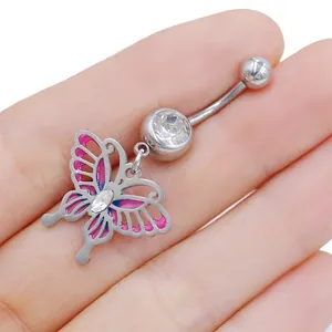 Dettaglio piercing ombelico a farfalla argentata con smalto sfumato e zircone lucido
