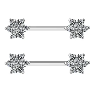Paar roestvrijstalen tepelpiercings met bloemvormige zirkonia barbells op wit