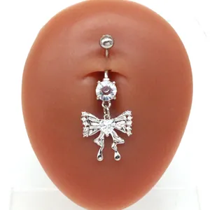 Silberner Bauchnabelpiercing mit Schmetterlingsschleife und Herz-Edelstein aus Stahl