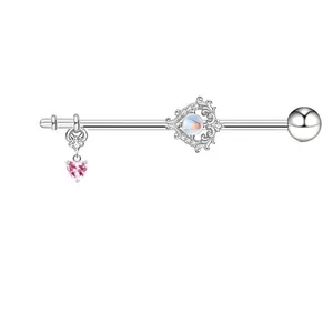 Piercing industriale con cristallo a cuore rosa e pietra d'opale blu decorata