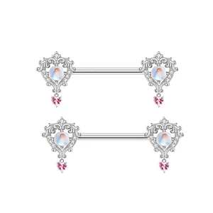 Piercing per capezzoli barocchi con perle iridescenti e ciondoli a cuore rosa in cristallo