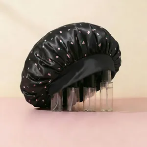 Gorro de dormir elástico de satén negro con patrón de cerezas rosas para pelo