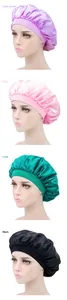 Comparaison détaillée des bonnets de nuit en satin en violet clair, rose, cyan et noir