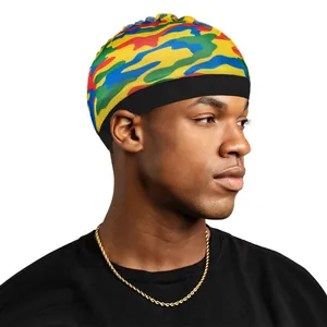 Berretto wave cap elastico a fascia larga con vivace stampa mimetica colorata stile street