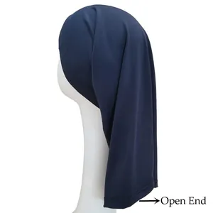Detail van de marineblauwe hoogelastische onderhoofddoek met het open einde ontwerp