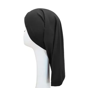 Detail van de zeer elastische zwarte moslim tulbandmuts met versterkte naden en zachte stof