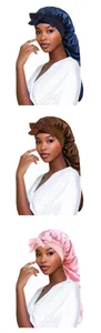 Comparaison détaillée de bonnets de nuit en satin bleu marine, marron et rose avec nœud