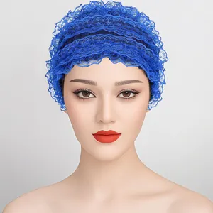 Détail du bonnet turban élastique en dentelle bleue pour femme avec volants