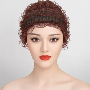 Détail d'un foulard en dentelle marron foncé élastique avec volants et texture respirante