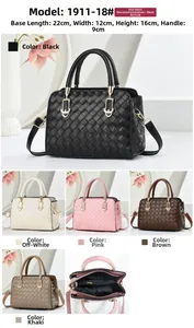 Détail des sacs en cuir tressé de 22x12x16cm avec ferrures dorées et dimensions du produit