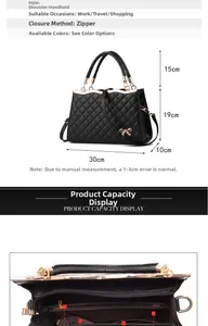 Vue intérieure du sac à main matelassé noir montrant les compartiments et la capacité