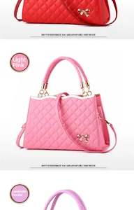 Détails du sac à bandoulière matelassé avec nœud doré en rose et violet pastel