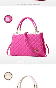 Détails des sacs à main matelassés rose rouge et beige avec nœud doré élégant