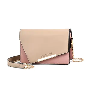 Sac bandoulière bicolore beige et rose avec texte ROMANTIC PARIS et chaîne dorée