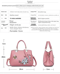 Maße der rosa Handtasche mit Stickerei zeigen 28 cm Breite und 19 cm Höhe im Detail