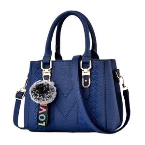 Damen Litschimuster PU Leder Handtasche Mode V-Naht Umhängetasche Mit Pelzball-Anhänger Große Kapazität Schultertasche Für Den Alltag