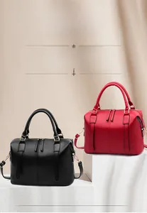 Sacs à main Boston classiques en cuir texturé noir et rouge avec doubles poignées
