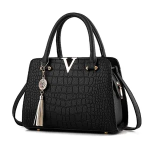 Women Fashion Crocodile Pattern PU Leather Handbag With V-Shaped Metal Decor Tassel Charm Large Capacity Shoulder Crossbody Bag