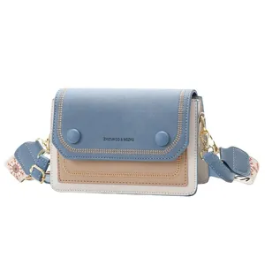 Sac bandoulière en PU tricolore avec large sangle à motif flocon et détails dorés