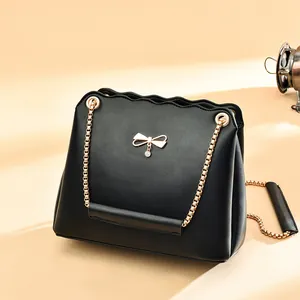 Elegant Scalloped Shoulder Bag For Women Bow Metallic Decor PU Leather Chain Crossbody Bag Stylish Handbag For Daily Commute