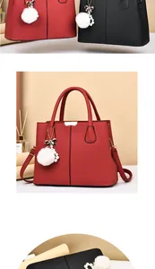Détails des sacs cabas en cuir grainé rouge et noir avec pendentif pompon en peluche doux