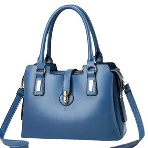 Borsa a mano strutturata blu scuro in pelle con chiusura girevole oro e tracolla