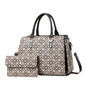 Sac fourre-tout vintage avec portefeuille assorti et garniture en cuir brun café