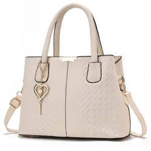 Sac à Main Tendance pour Femmes en Cuir PU Grande Capacité Sac Bandoulière Avec Pendentif Künstliche Perle en Cœur Détail Tissé Sac Cabas