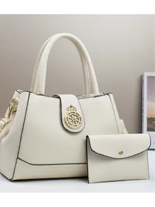 Set borsa tote beige chic con stemma a corona e portafoglio abbinato in finta pelle