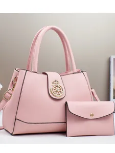 Set di borse in pelle rosa con trama litchi, logo a corona e pochette coordinata