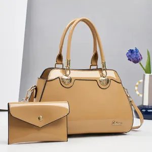Conjunto de bolso tote grande y cartera de charol brillante caqui con herrajes dorados