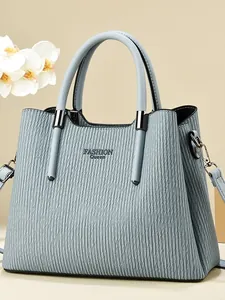 Borsa a mano da donna blu con goffratura a righe verticali e testo Fashion Queen