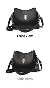 Détail du sac à main en cuir grainé noir avec fermoir doré et bandoulière chaîne