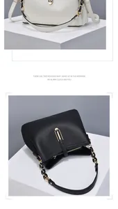 Détails du cuir grainé litchi et de la bandoulière en chaîne dorée du sac coquille