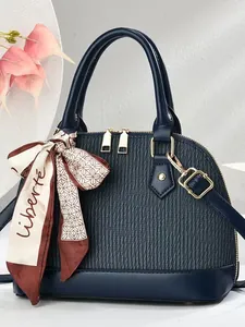 Dunkelblaue plissierte Muschel-Handtasche mit Dekotuch und goldenen Metallteilen